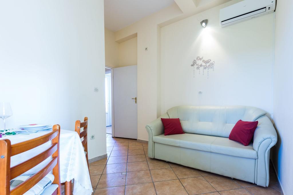 Apartments Angelina Sukošan エクステリア 写真